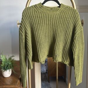 ZARA green distressed knit crewneck sweater (size US medium) ✨